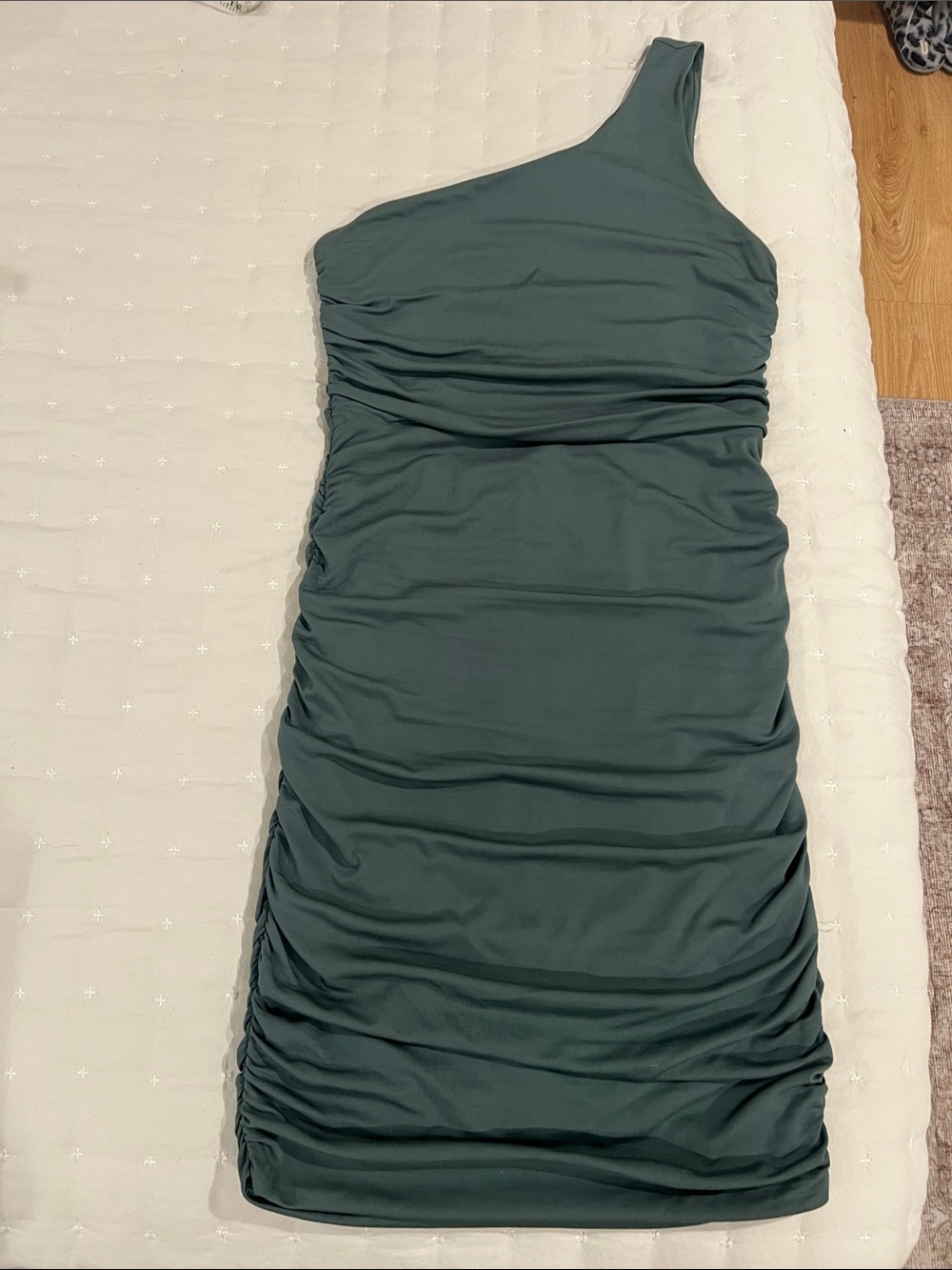 Express One-Shoulder Ruched Bodycon Dress - Picture 7 of 8